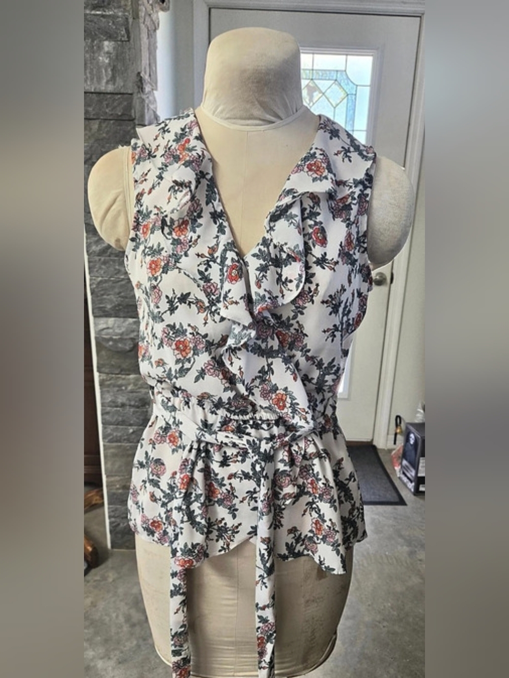 Max Studio Floral Ruffle Blouse in White & Red Size XS